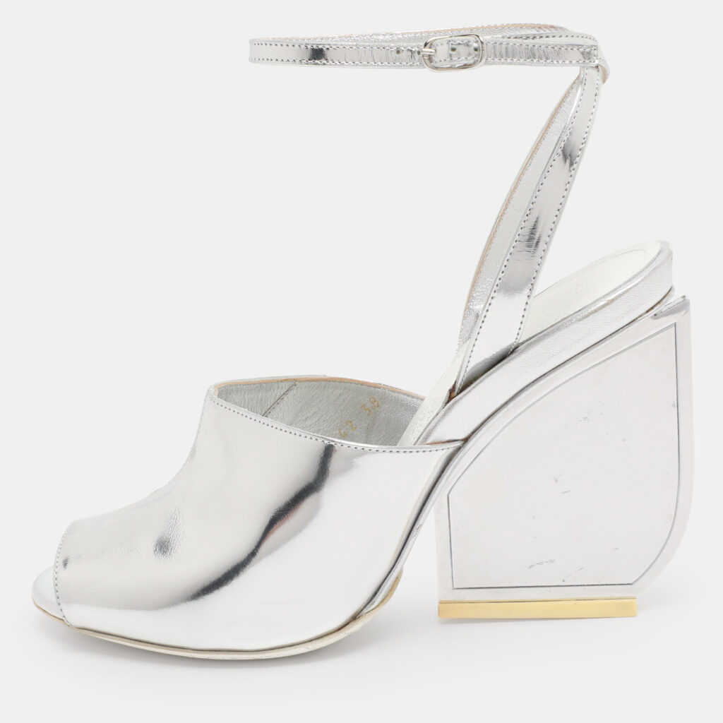 Maison Martin Margiela Silver Patent Leather Mirror Heel Ankle Strap Sandals Size 38 Maison Martin Margiela Silver Patent Leather Mirror Heel Ankle Strap Sandals Size 38