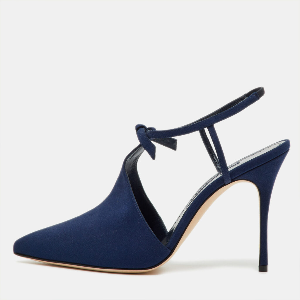 Manolo Blahnik Navy Blue Fabric Corintia Bow Pointed Toe Slingback Mules Size 38.5 Manolo Blahnik Navy Blue Fabric Corintia Bow Pointed Toe Slingback Mules Size 38.5