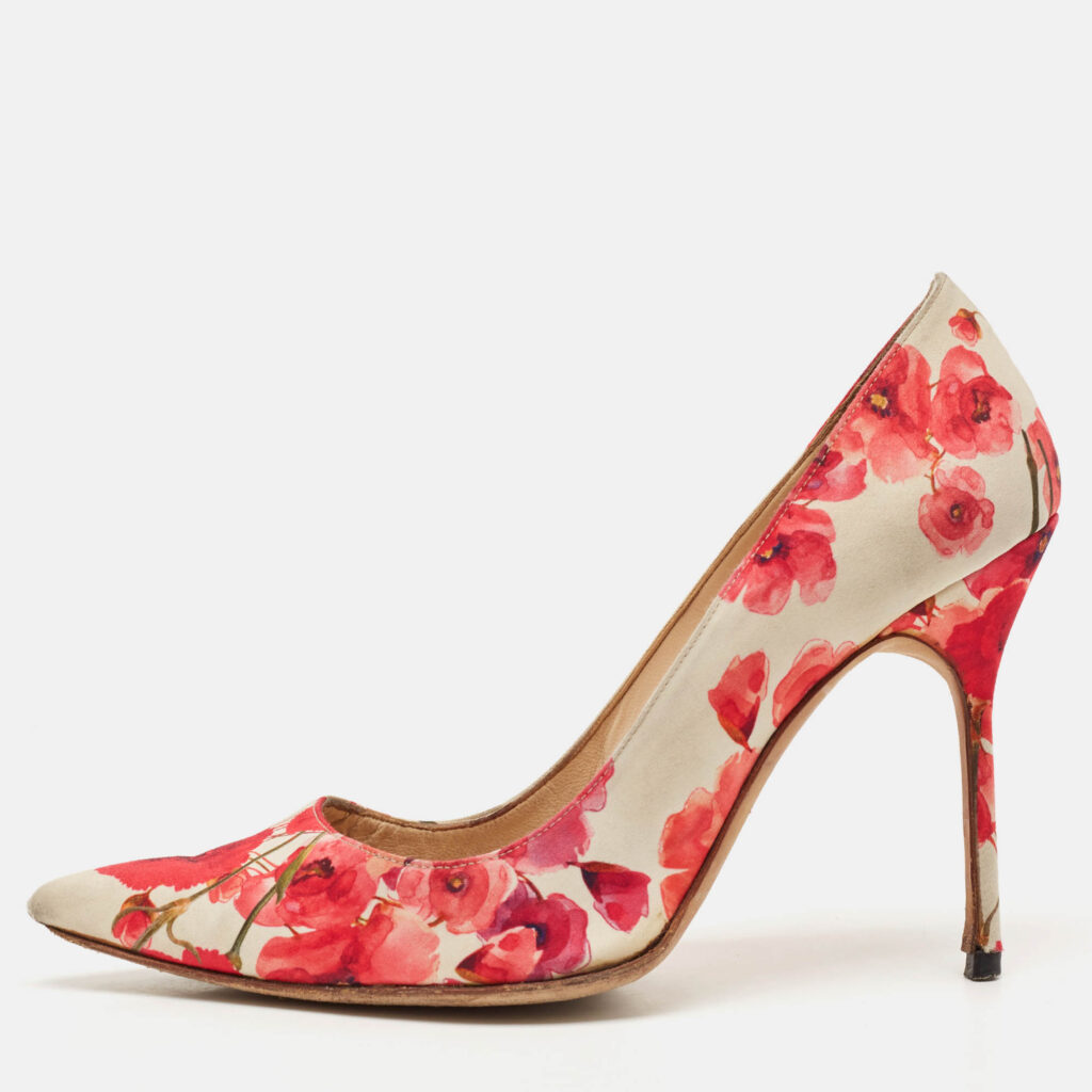 Manolo Blahnik Multicolor Floral Print Satin Pointed Toe Pumps Size 38.5 Manolo Blahnik Multicolor Floral Print Satin Pointed Toe Pumps Size 38.5