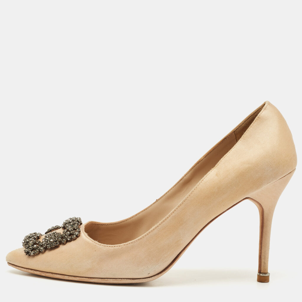 Manolo Blahnik Beige Satin Hangisi Crystal Embellished Pumps Size 41 Manolo Blahnik Beige Satin Hangisi Crystal Embellished Pumps Size 41