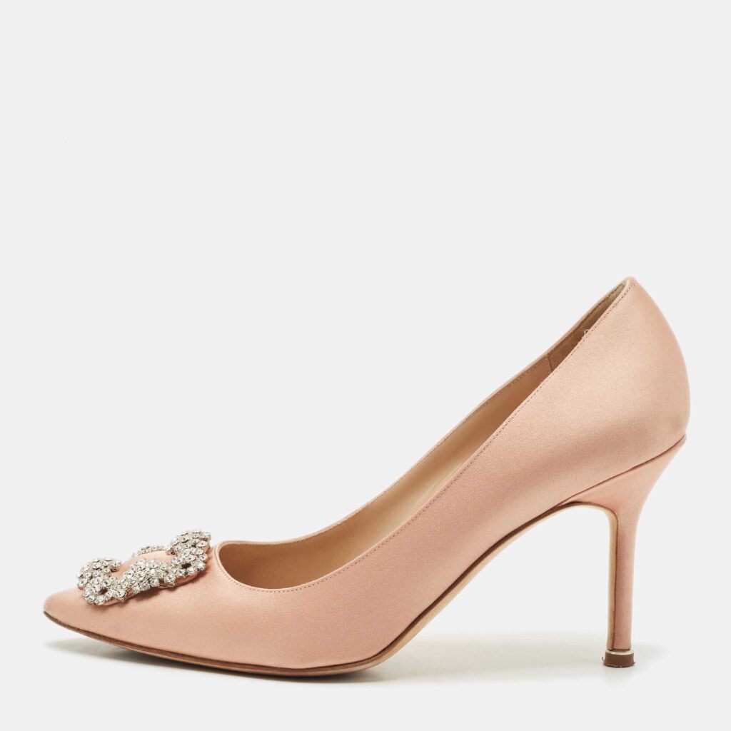 Manolo Blahnik Peach Satin Hangisi Pumps Size 39 Manolo Blahnik Peach Satin Hangisi Pumps Size 39