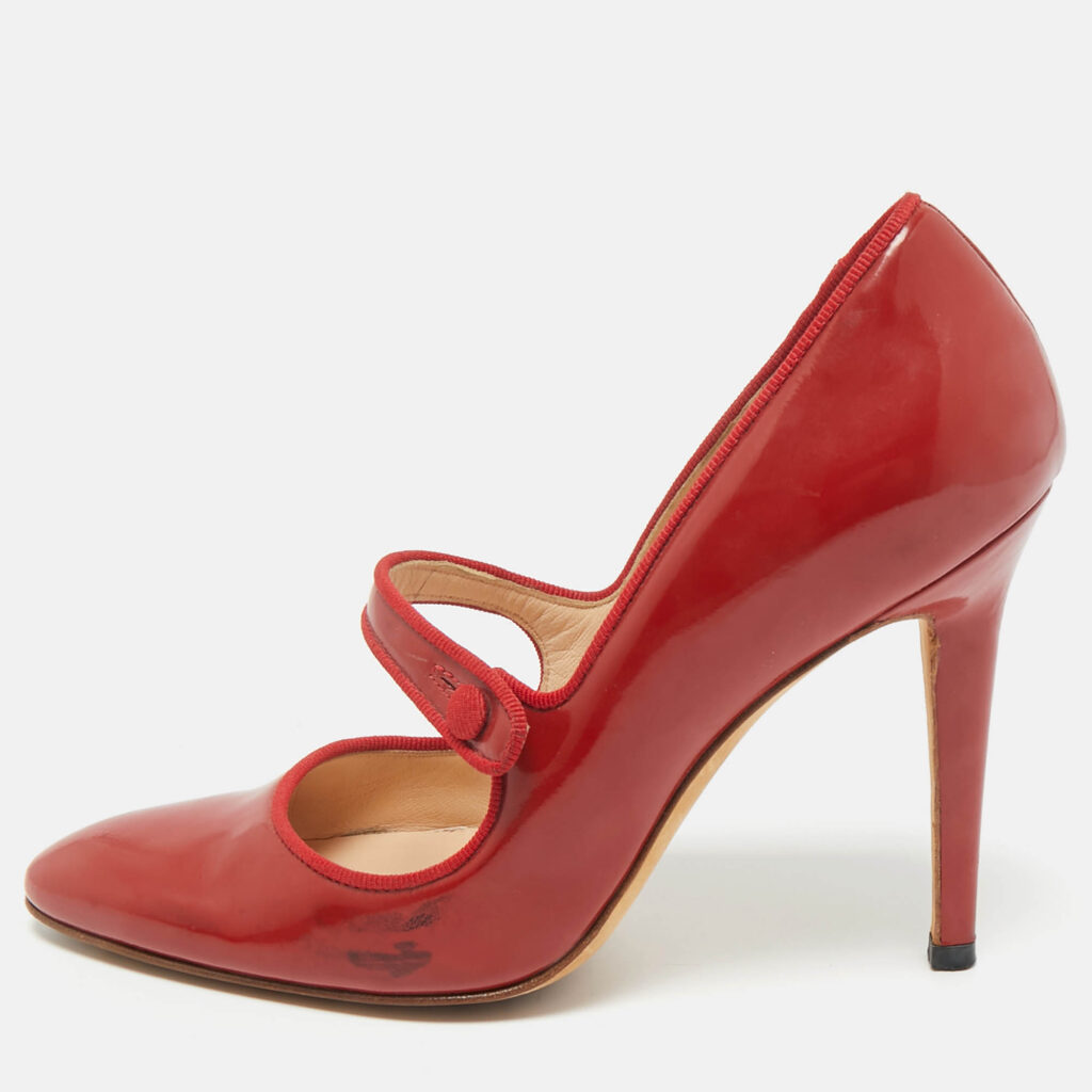 Manolo Blahnik Red Patent Leather Campy Mary Jane Pumps Size 35 Manolo Blahnik Red Patent Leather Campy Mary Jane Pumps Size 35