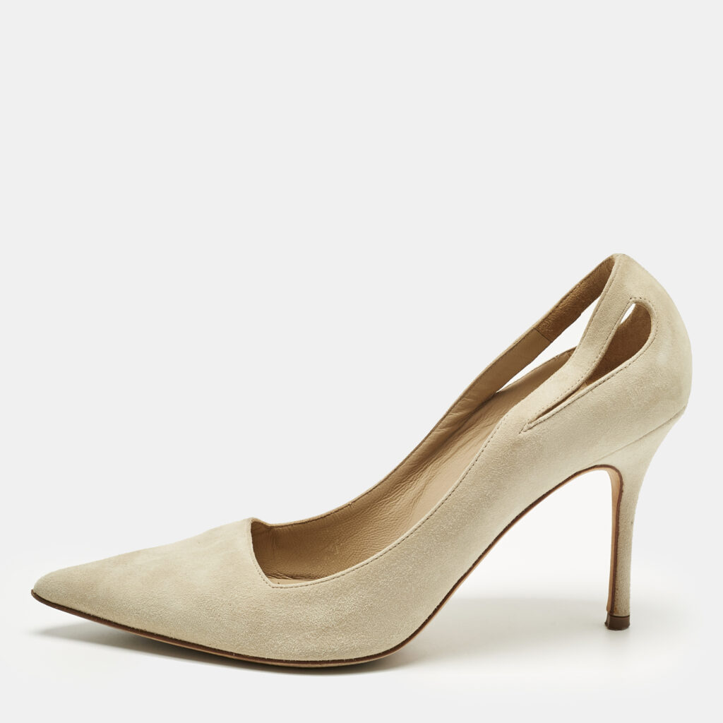 Manolo Blahnik Grey Suede Pointed Toe Pumps Size 38 Manolo Blahnik Grey Suede Pointed Toe Pumps Size 38
