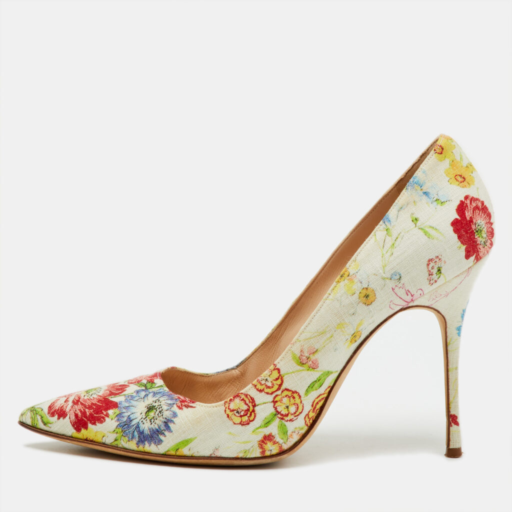 Manolo Blahnik Multicolor Floral Printed Canvas BB Pointed Toe Pumps Size 40 Manolo Blahnik Multicolor Floral Printed Canvas BB Pointed Toe Pumps Size 40