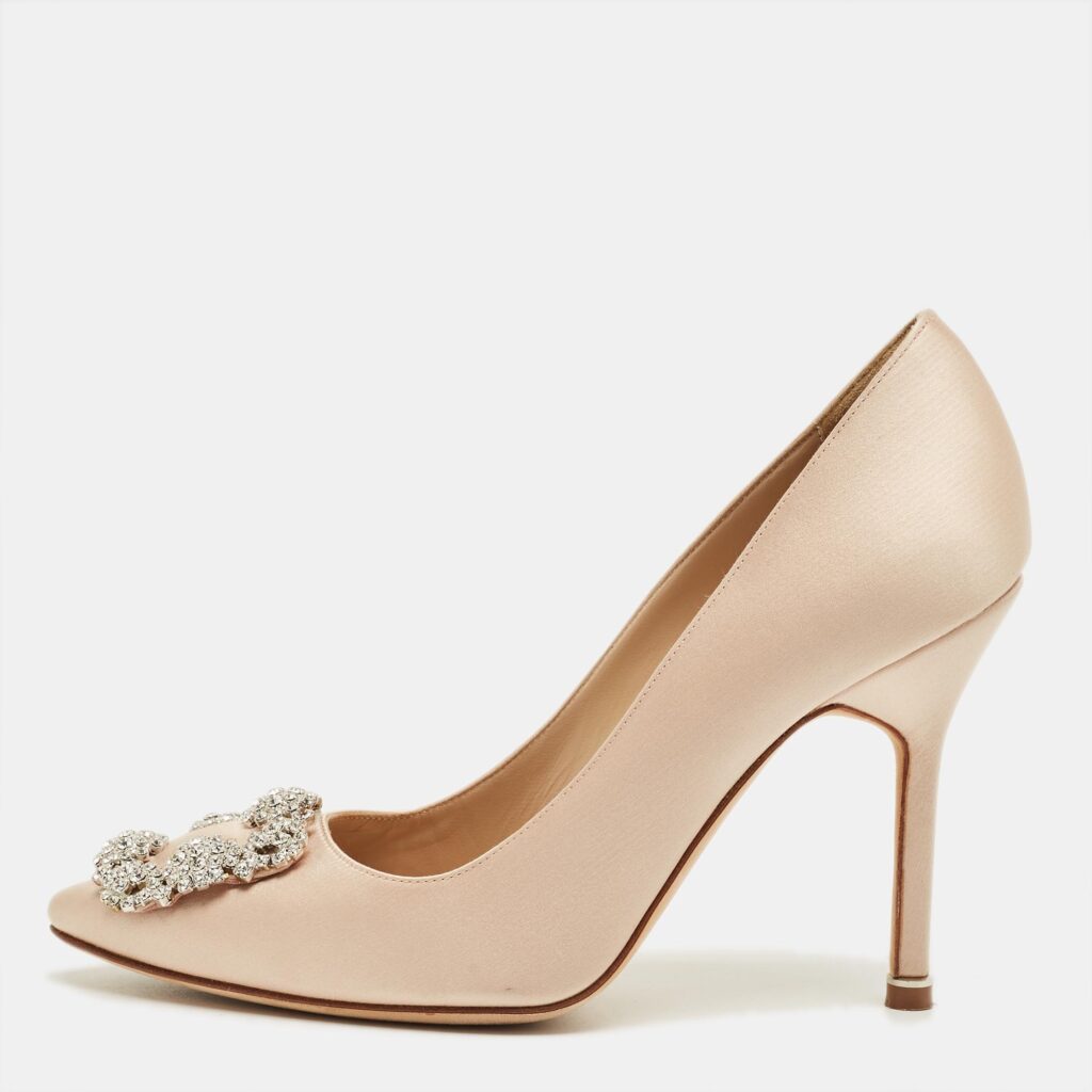Manolo Blahnik Beige Satin Hangisi Pumps Size 37 Manolo Blahnik Beige Satin Hangisi Pumps Size 37