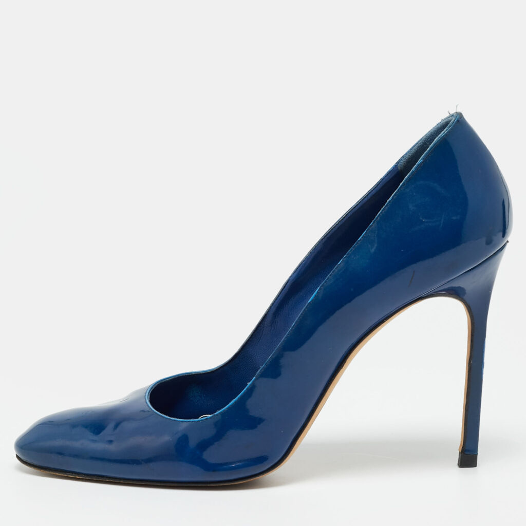 Manolo Blahnik Size 40.5 Blue Patent Leather Almond Toe Pumps