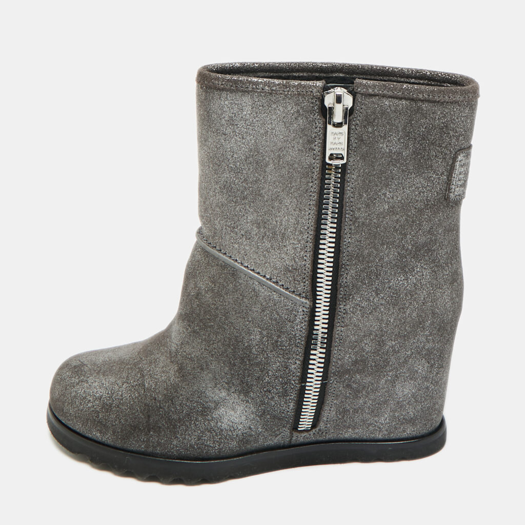 Marc by Marc Jacobs Silver Suede Ankle Length Boots Size 37 Marc by Marc Jacobs Silver Suede Ankle Length Boots Size 37