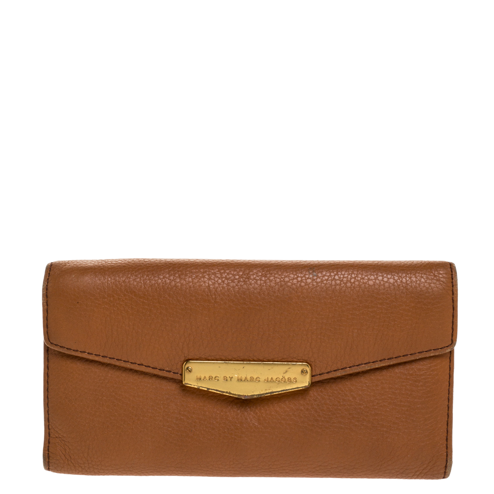 Marc by Marc Jacobs Tan Soft Leather Flap Trifold Continental Wallet Marc by Marc Jacobs Tan Soft Leather Flap Trifold Continental Wallet