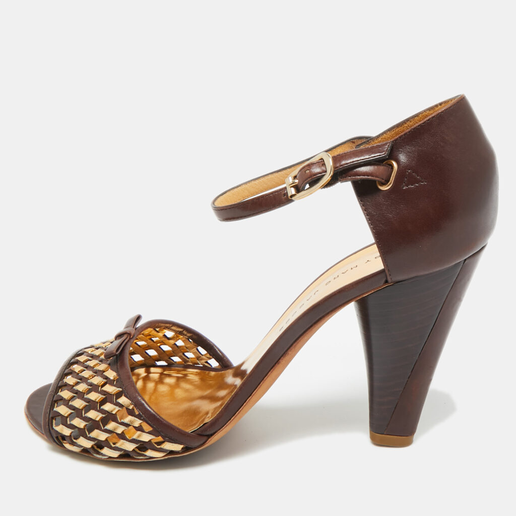 luxury-women-marc-by-marc-jacobs-used-shoes-p1219102-001-1.jpg Marc by Marc Jacobs Brown/Gold Leather Bow Ankle Strap Sandals Size 37.5