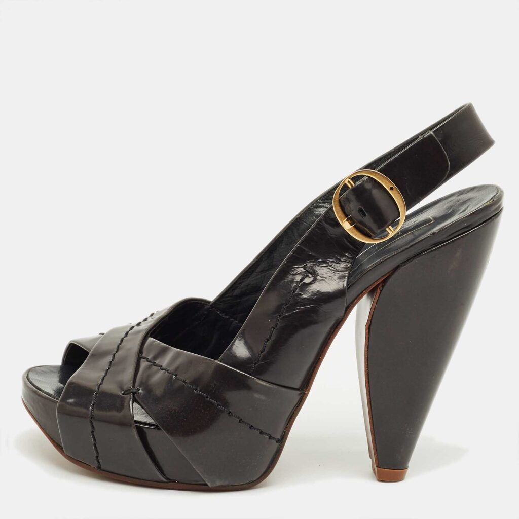 luxury-women-marc-jacobs-used-shoes-p1218298-001-1.jpg Marc Jacobs Black Leather Crisscross Slingback Sandals Size 37
