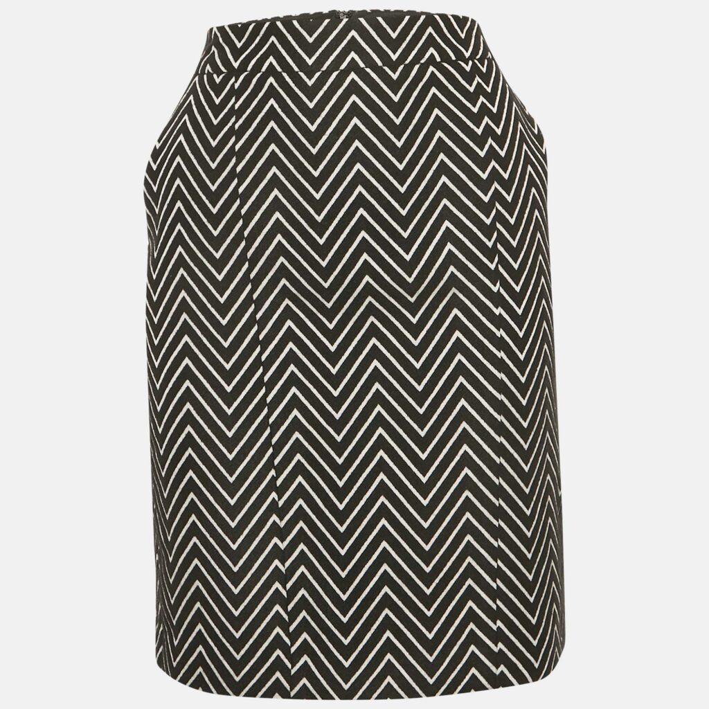 Max & Co. Black/White Chevron Patterned knit Short Skirt M Max & Co. Black/White Chevron Patterned knit Short Skirt M