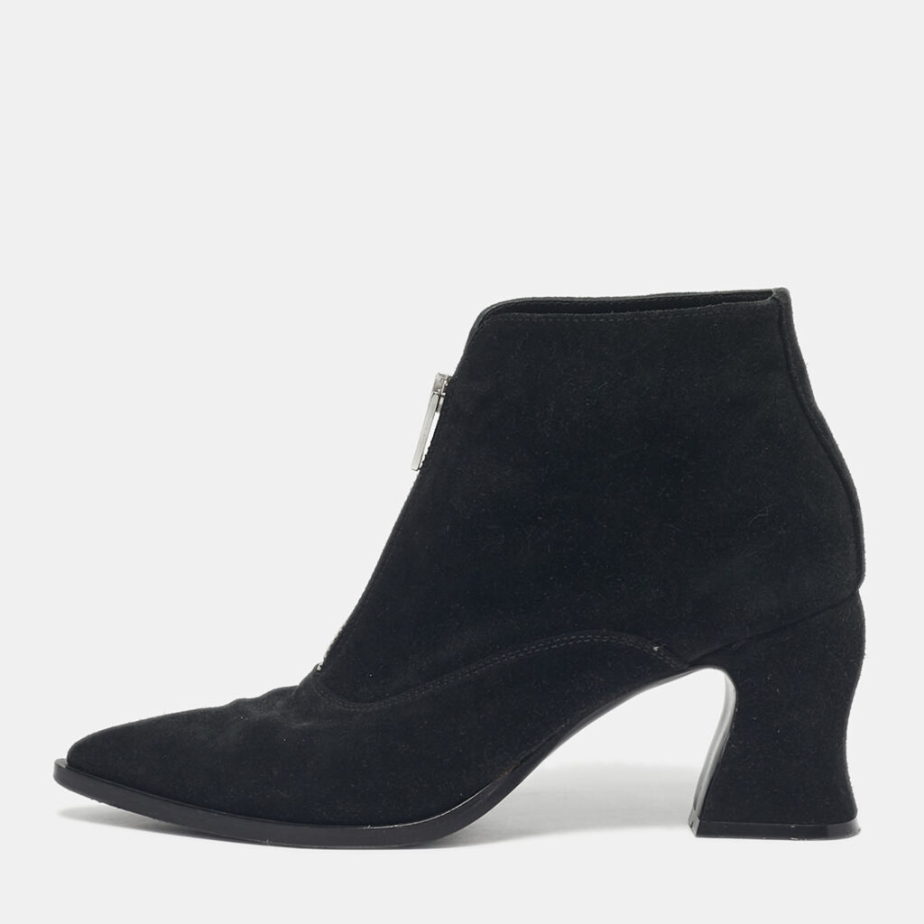 luxury-women-mcq-by-alexander-mcqueen-used-shoes-p1206466-001.jpg McQ by Alexander McQueen Black Suede Zip Up Ankle Boots Size 39