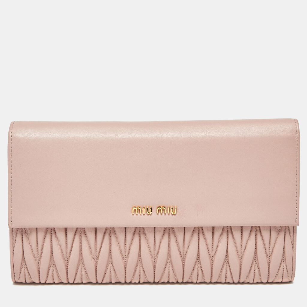 Miu Miu Light Pink Matelassé Leather Flap Clutch Miu Miu Light Pink Matelassé Leather Flap Clutch