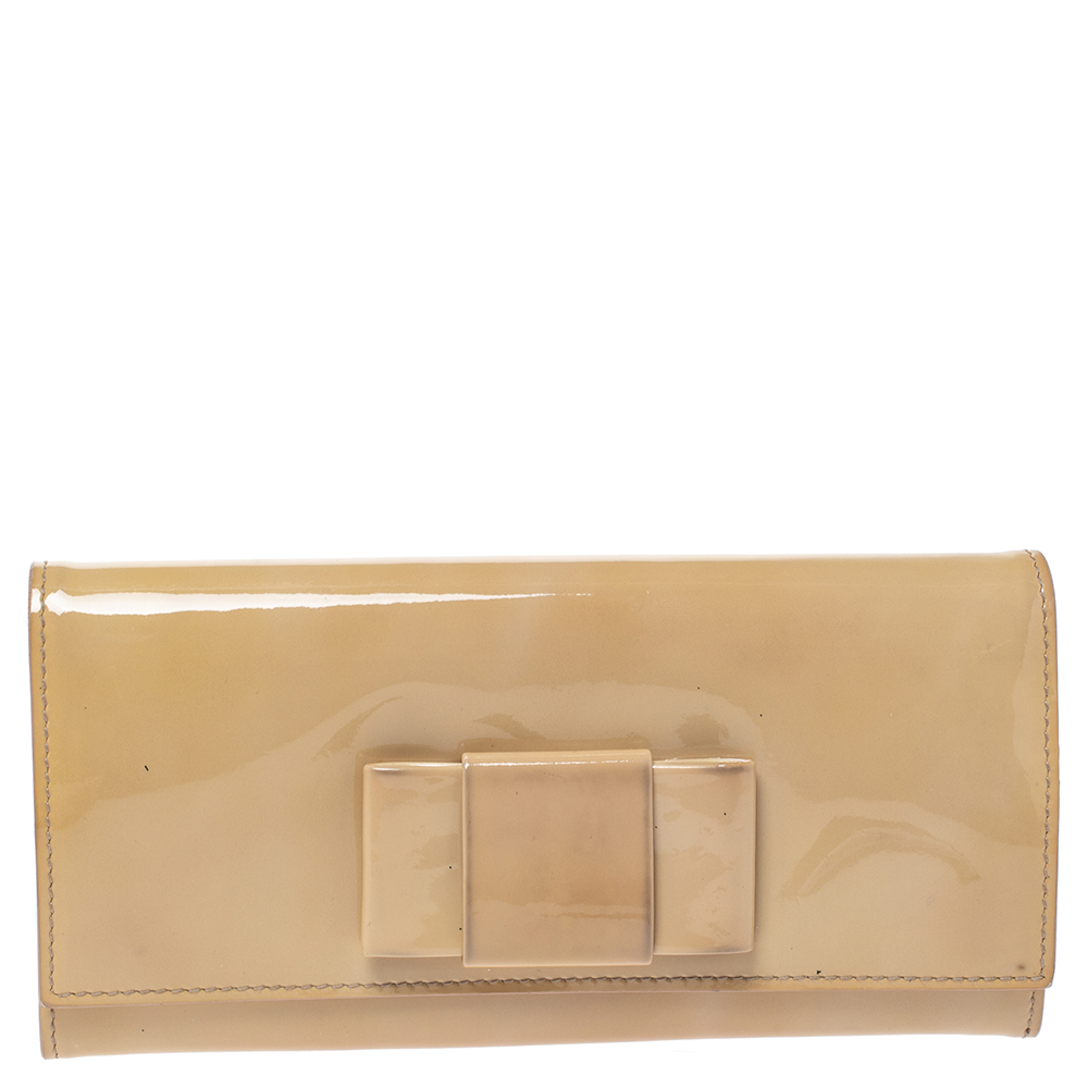 Miu Miu Beige Patent Leather Bow Continental Wallet Miu Miu Beige Patent Leather Bow Continental Wallet