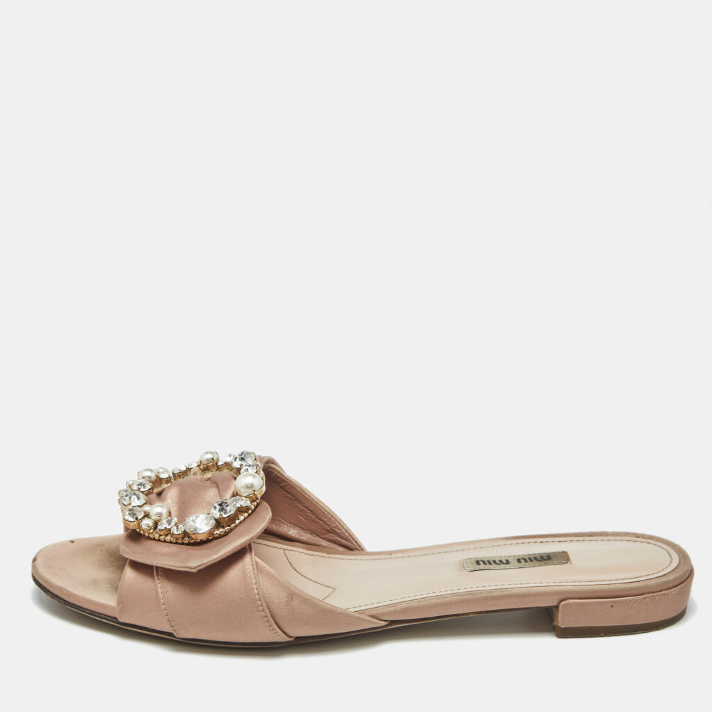 Miu Miu Beige Satin Knot Crystal Embellished Flat Slide Sandals Size 40 Miu Miu Beige Satin Knot Crystal Embellished Flat Slide Sandals Size 40