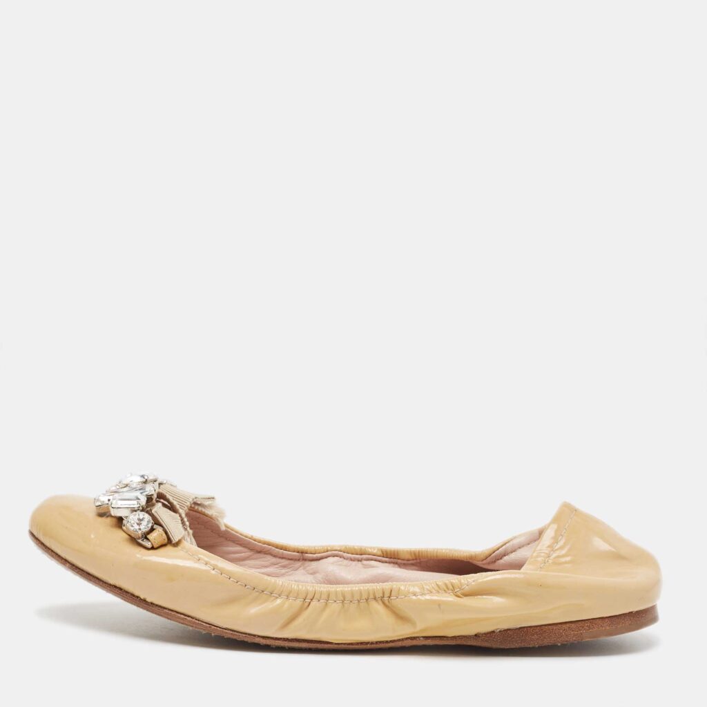 luxury-women-miu-miu-used-shoes-p922754-002.jpg Miu Miu Beige Patent Leather Crystal Embellished Ballet Flats Size 39