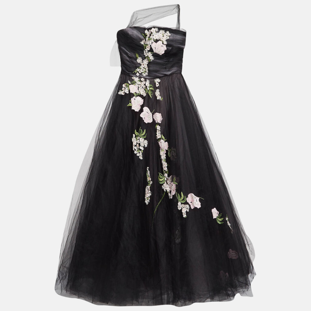 Oscar de la Renta Black Floral Embroidered and Appliqued Tulle Halter Neck Gown M Oscar de la Renta Black Floral Embroidered and Appliqued Tulle Halter Neck Gown M