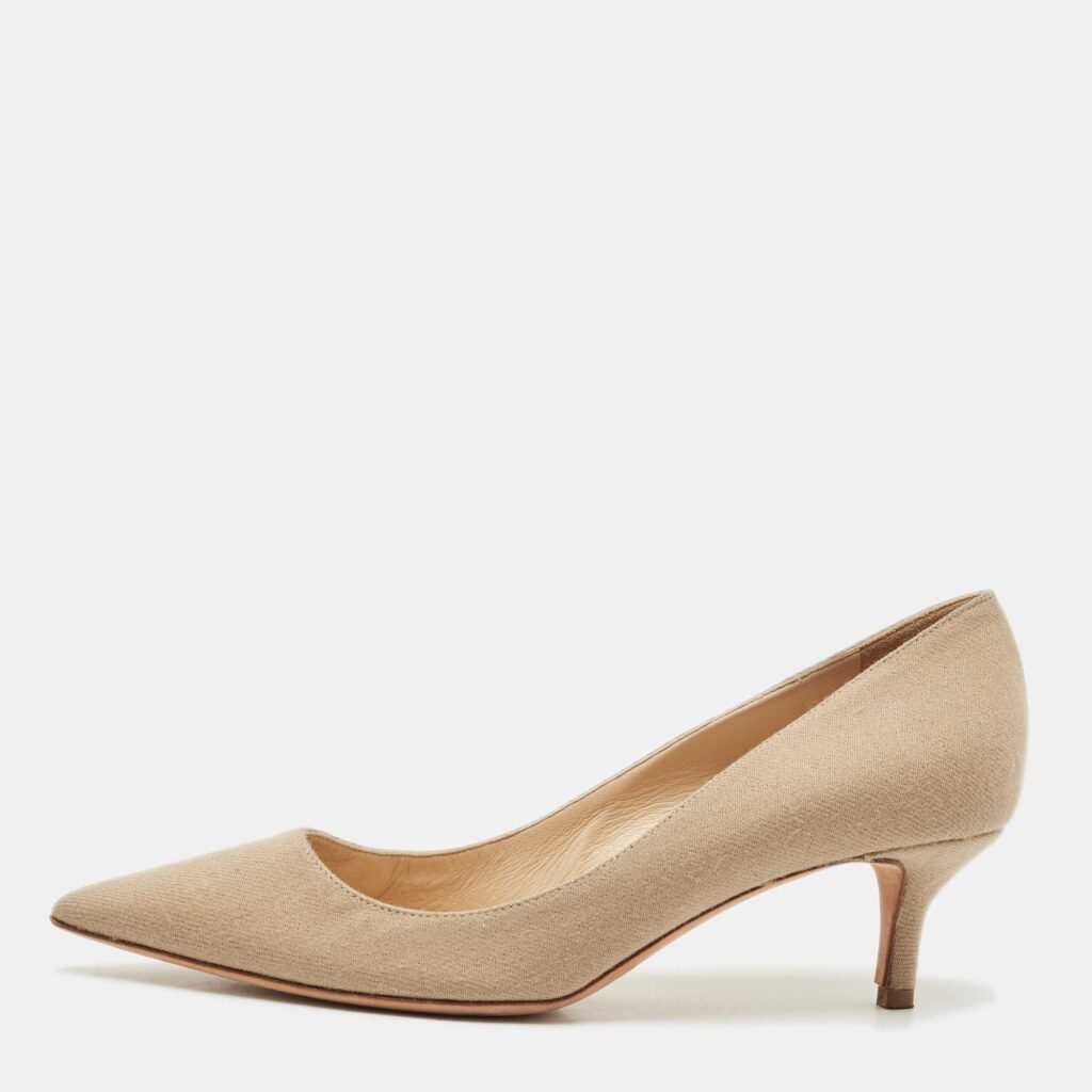 Oscar de la Renta Beige Canvas Pointed Toe Pumps Size 40 Oscar de la Renta Beige Canvas Pointed Toe Pumps Size 40