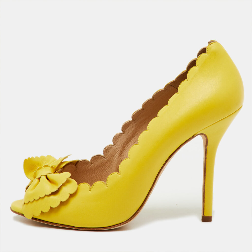 Oscar de la Renta Yellow Leather Scalloped Bow Detail Peep Toe Pumps Size 40.5 Oscar de la Renta Yellow Leather Scalloped Bow Detail Peep Toe Pumps Size 40.5