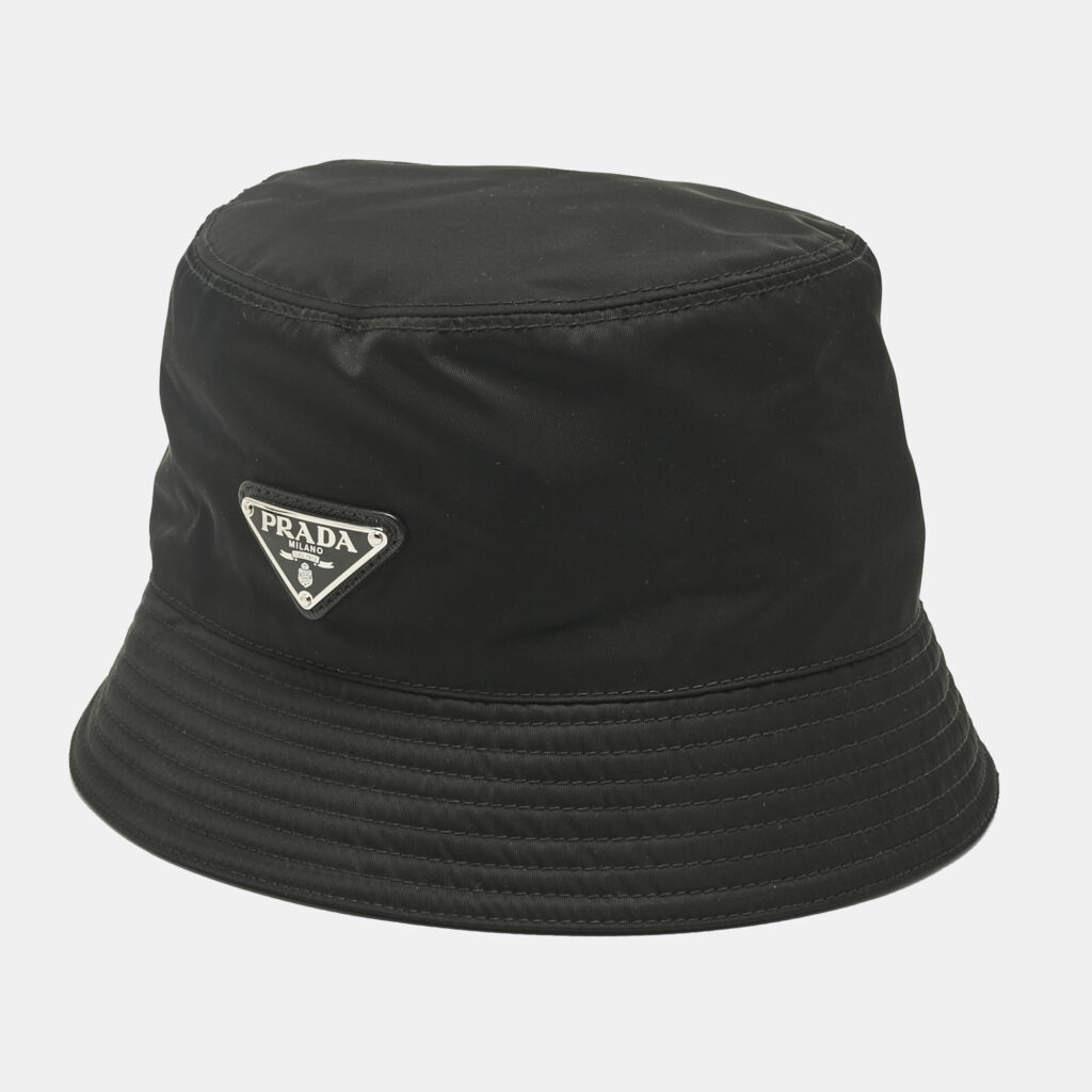 Prada Black Re-Nylon Enamel Triangle Bucket Hat M Prada Black Re-Nylon Enamel Triangle Bucket Hat M