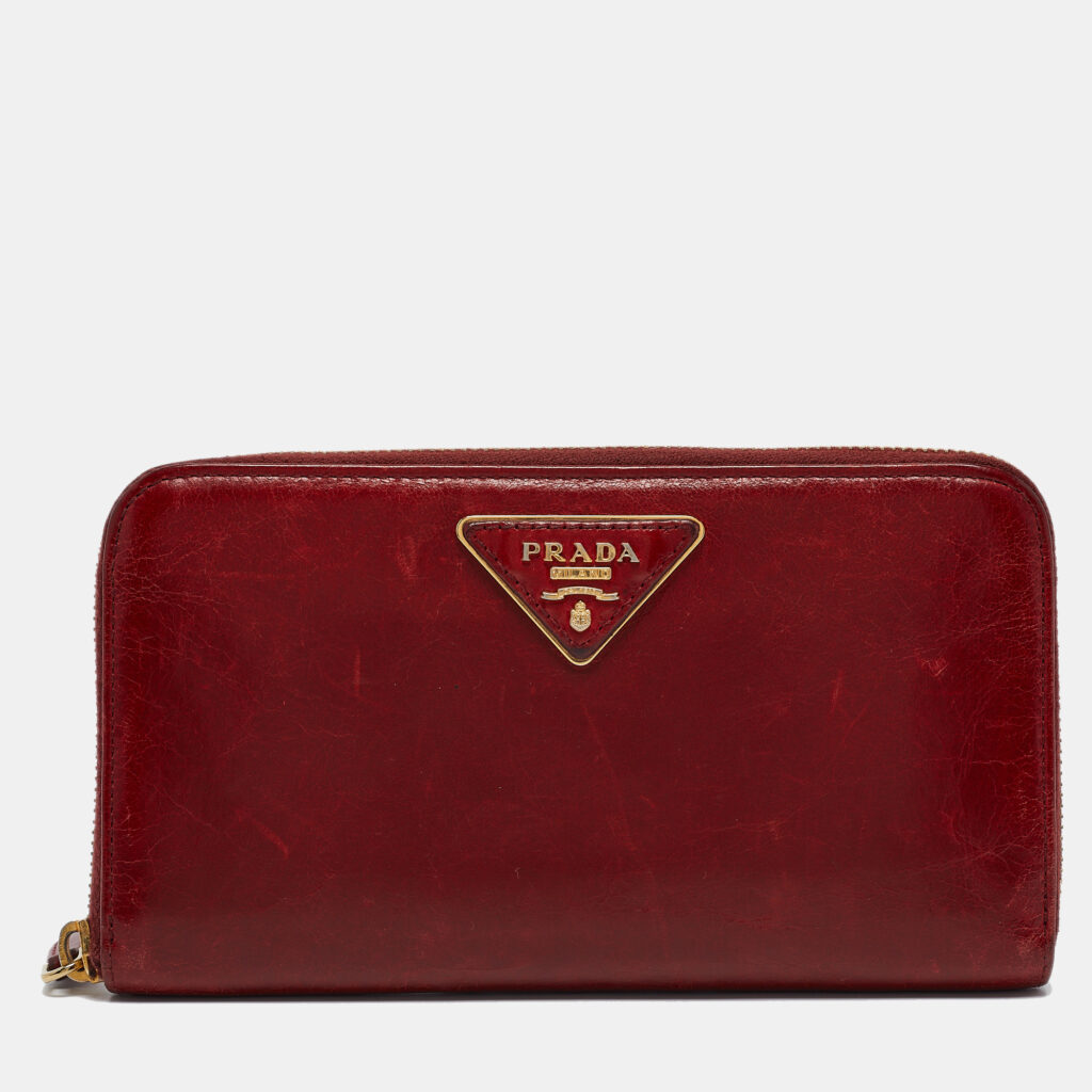Prada Red Vitelo Shine Leather Logo Zip Continental Wallet Prada Red Vitelo Shine Leather Logo Zip Continental Wallet