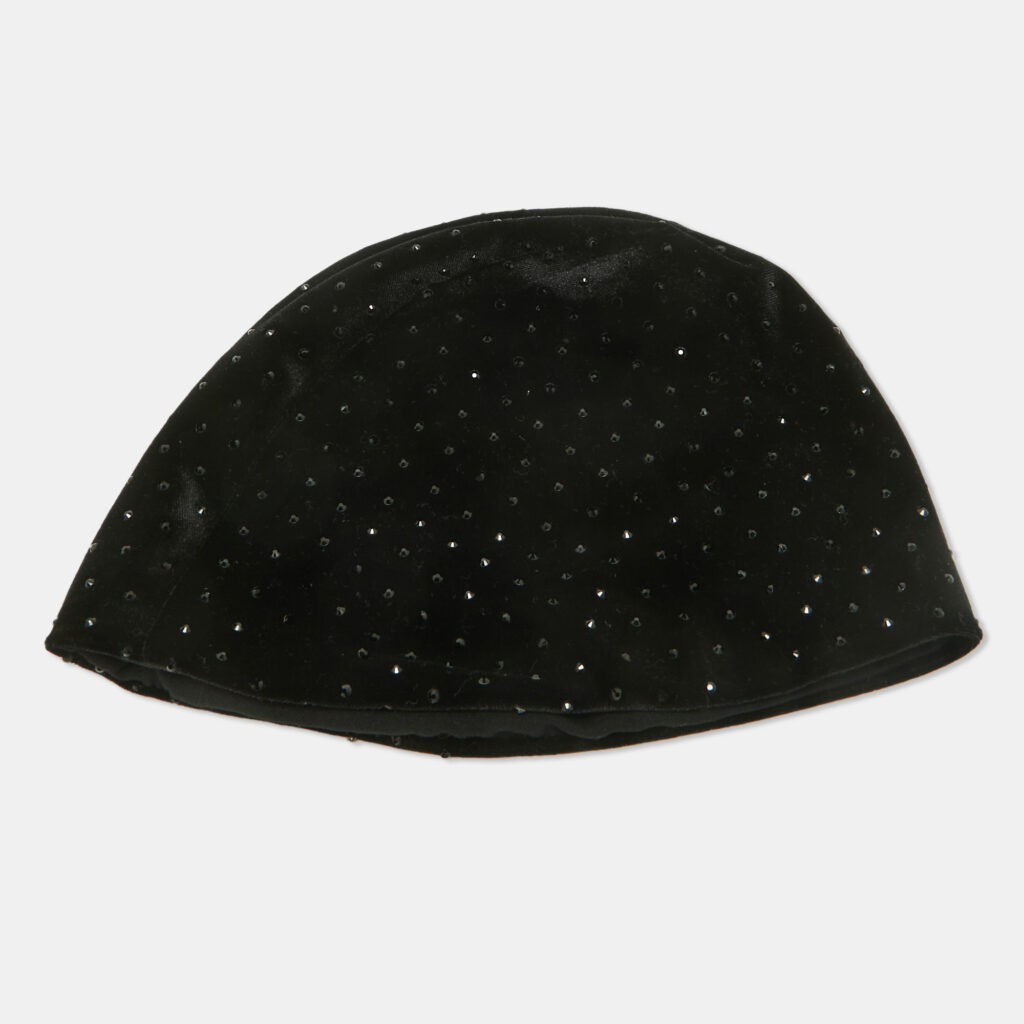 Saint Laurent Paris Black Embellished Velvet Beanie One Size Saint Laurent Paris Black Embellished Velvet Beanie One Size