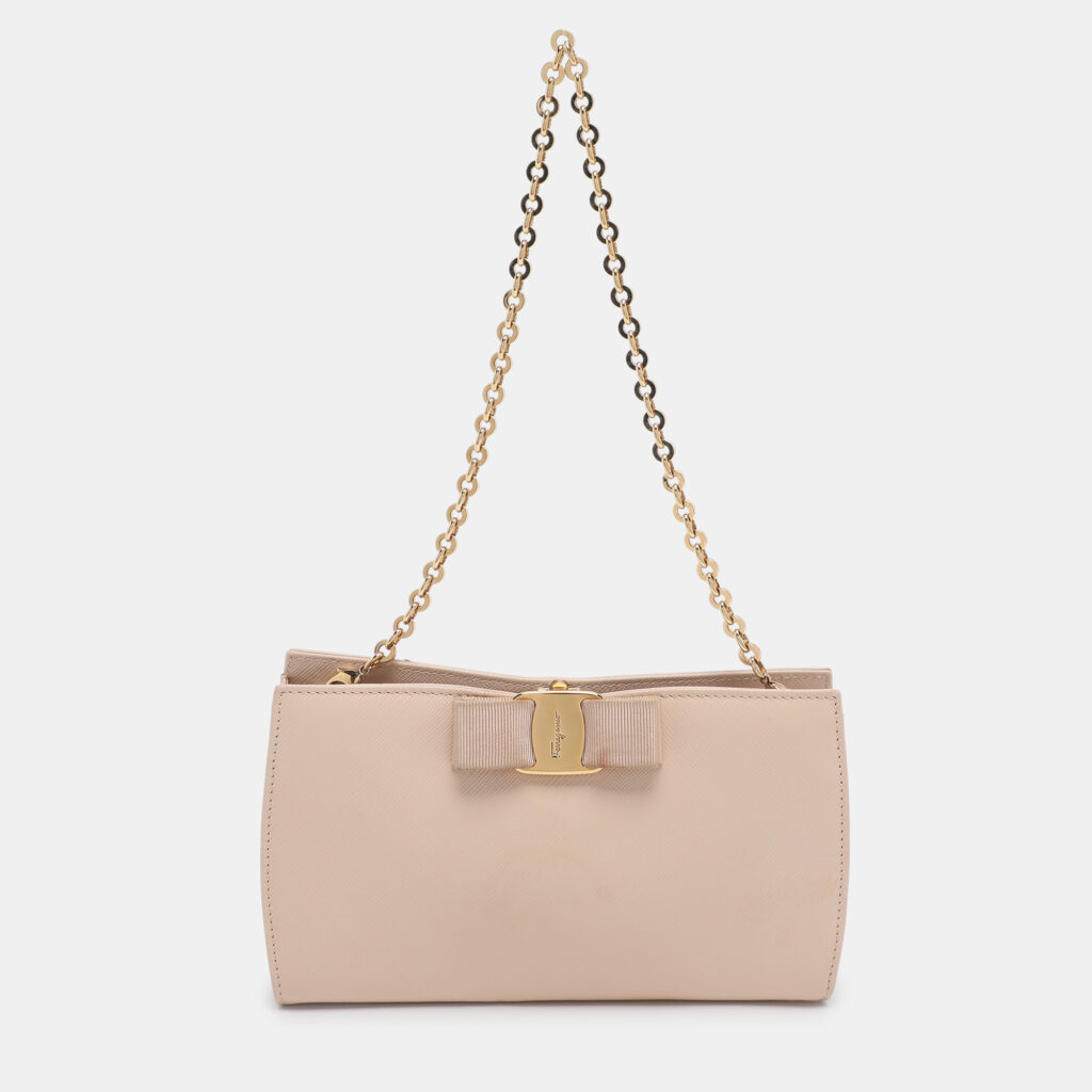 Salvatore Ferragamo Beige Leather Vera Piuma Chain Clutch Salvatore Ferragamo Beige Leather Vera Piuma Chain Clutch