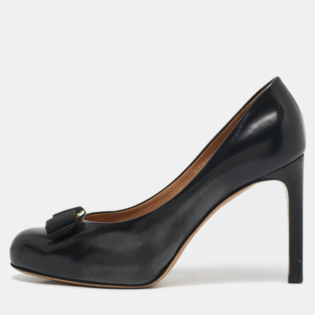 Salvatore Ferragamo Black Leather Vara Bow Pumps Size 37 Salvatore Ferragamo Black Leather Vara Bow Pumps Size 37