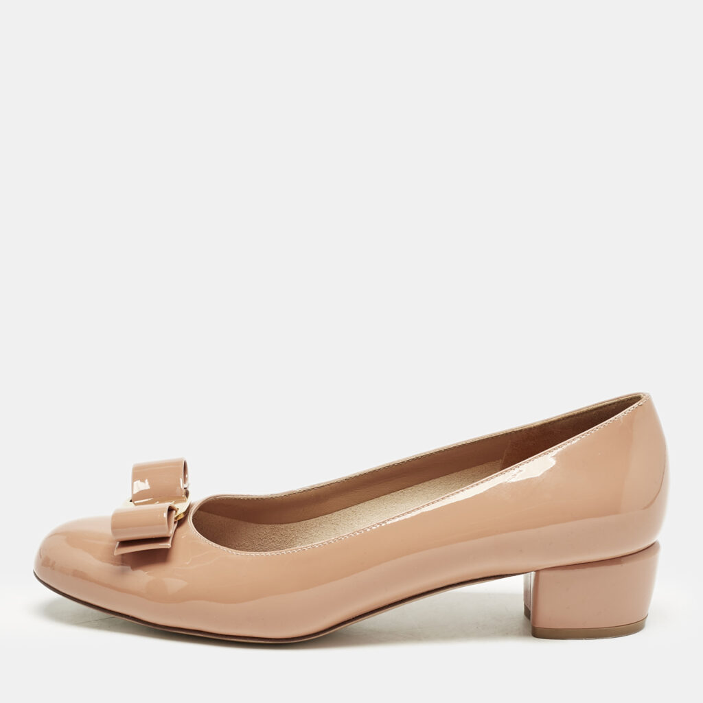 Salvatore Ferragamo Beige Patent Leather Vara Bow Pumps Size 37.5 Salvatore Ferragamo Beige Patent Leather Vara Bow Pumps Size 37.5