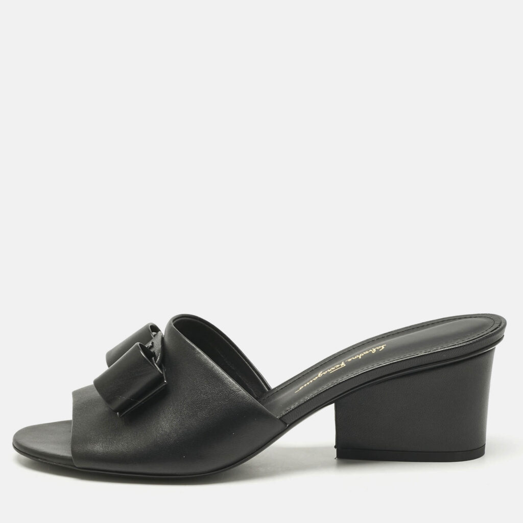 Salvatore Ferragamo Black Leather Valery Slide Sandals Size 40 Salvatore Ferragamo Black Leather Valery Slide Sandals Size 40
