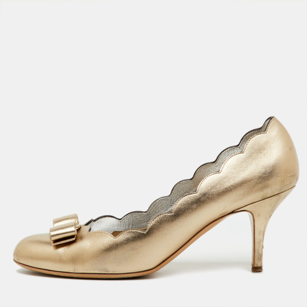 Salvatore Ferragamo Metallic Gold Leather Carla Vara Bow Pumps Size 40
