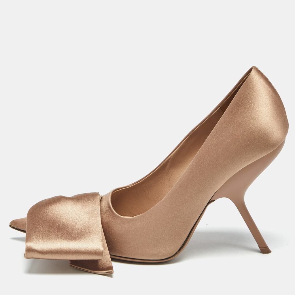 Salvatore Ferragamo Gold Satin Erica Pumps Size 37.5 Salvatore Ferragamo Gold Satin Erica Pumps Size 37.5