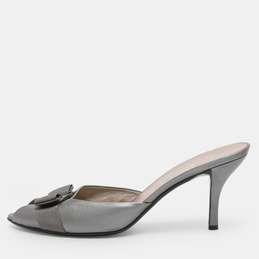 Salvatore Ferragamo Metallic Grey Leather Vara Bow Slide Sandals 40.5