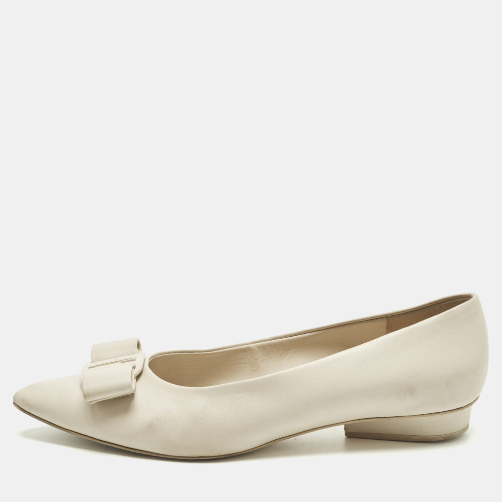 luxury-women-salvatore-ferragamo-used-shoes-p1247529-010-1.jpg Salvatore Ferragamo Size 42 Ivory Leather Ballet Flats