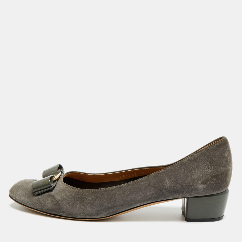 Salvatore Ferragamo Vara Bow Size 40 Grey Patent Leather and Suede Block Heel Pumps Salvatore Ferragamo Vara Bow Size 40 Grey Patent Leather and Suede Block Heel Pumps