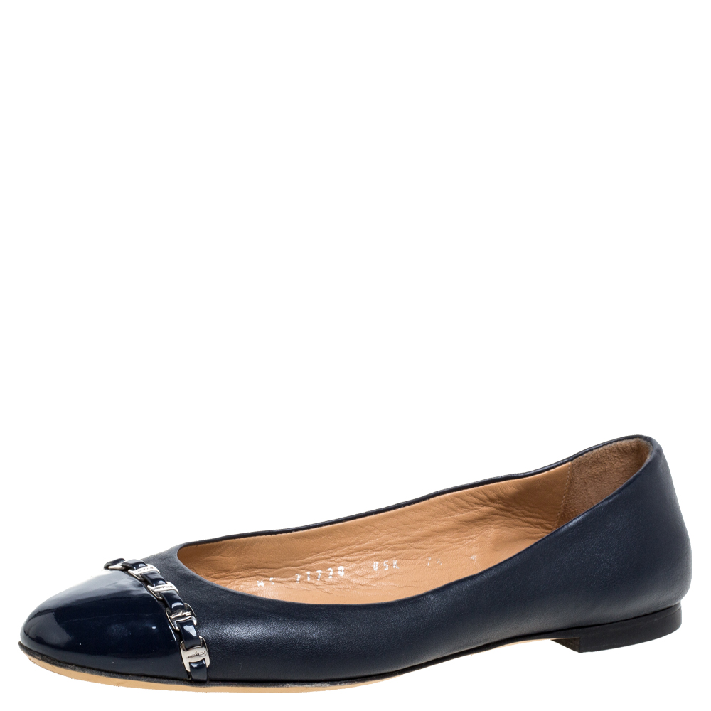 Salvatore Ferragamo Navy Blue Leather Pim Chain Ballet Flats Size 38 Salvatore Ferragamo Navy Blue Leather Pim Chain Ballet Flats Size 38