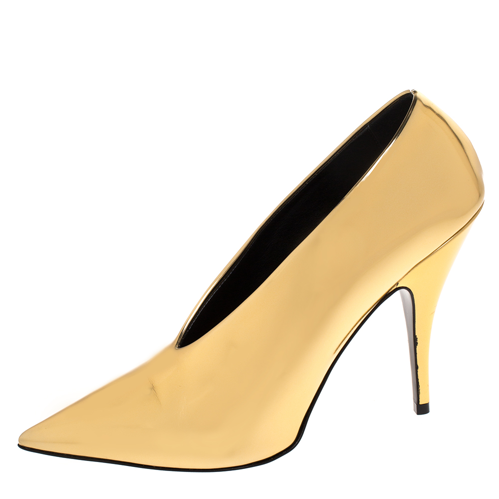 Stella McCartney Metallic Gold Faux Patent Leather V Neck Pointed Toe Pumps Size 38 Stella McCartney Metallic Gold Faux Patent Leather V Neck Pointed Toe Pumps Size 38