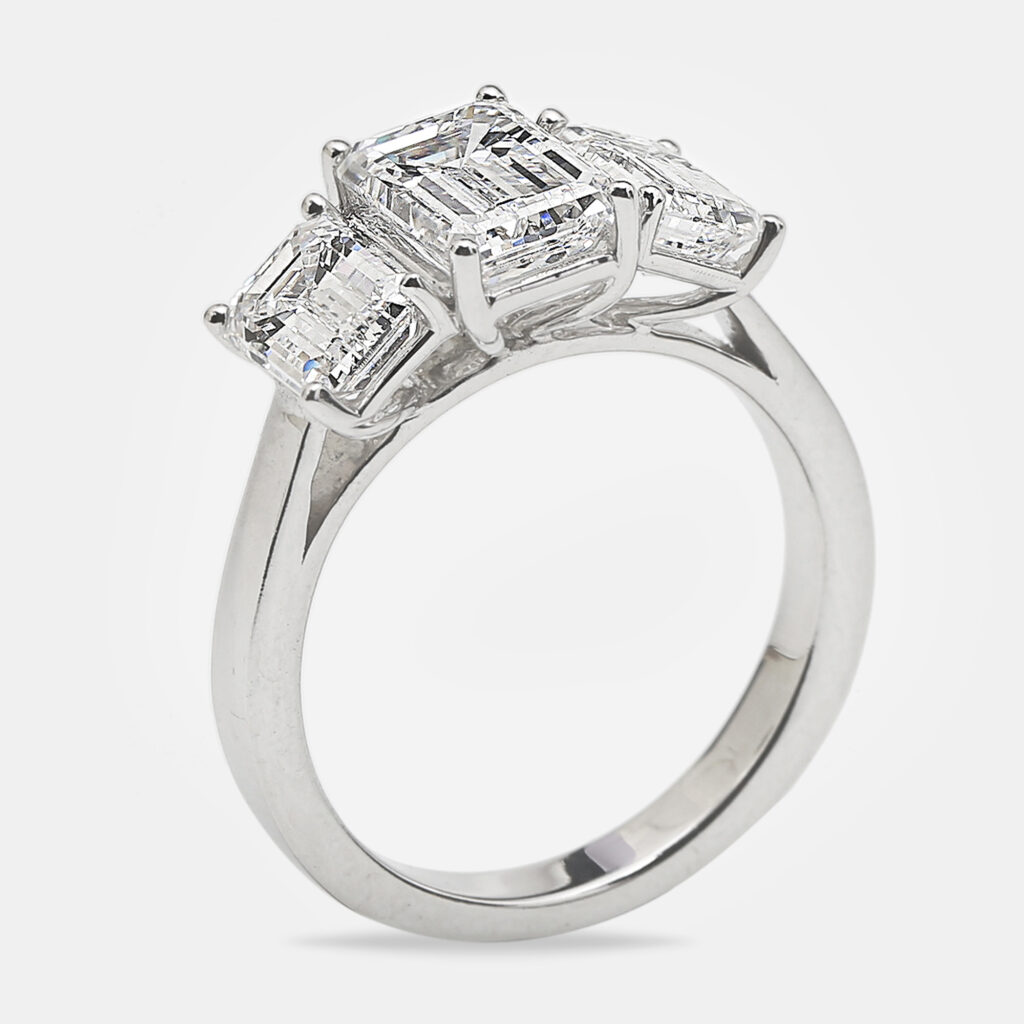 4.00 cts Emerald Cut 18k White Gold Lab Grown Diamonds Ring Size 52 4.00 cts Emerald Cut 18k White Gold Lab Grown Diamonds Ring Size 52