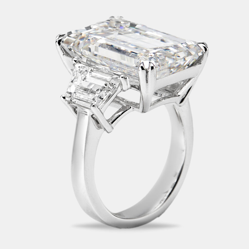 14.00 cts Emerald Cut and Trapazoid Lab Grown Diamond 18k White Gold Ring Size 51 14.00 cts Emerald Cut and Trapazoid Lab Grown Diamond 18k White Gold Ring Size 51