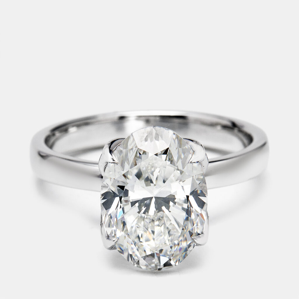 3.5 cts Oval Brilliant Lab Grown Diamond 18k White Gold Ring Size 53 3.5 cts Oval Brilliant Lab Grown Diamond 18k White Gold Ring Size 53
