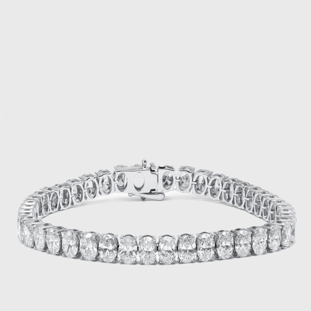 18 cts Oval Lab Grown Diamond 18k White Gold Bracelet 18 cts Oval Lab Grown Diamond 18k White Gold Bracelet