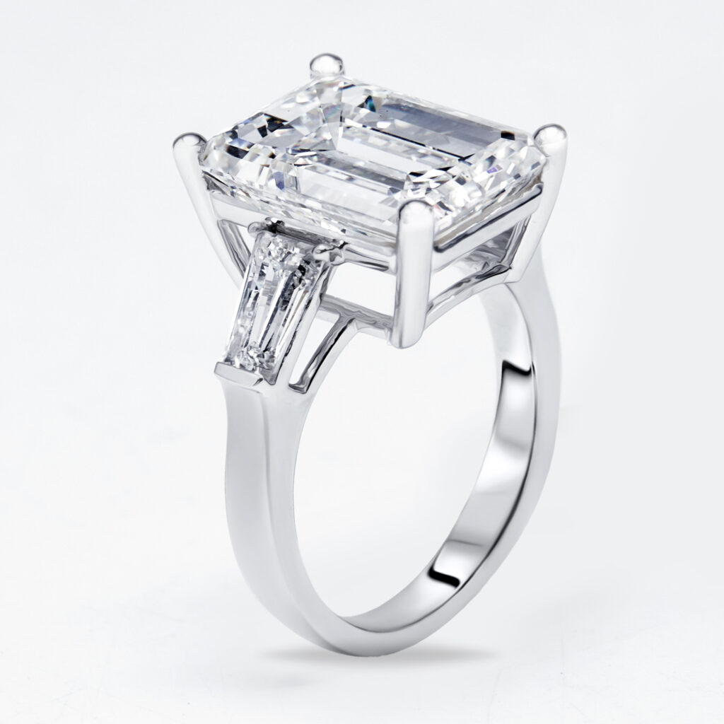 10 cts Emerald Cut Trapezoid Lab Grown Diamond 18k White Gold Ring Size 53 10 cts Emerald Cut Trapezoid Lab Grown Diamond 18k White Gold Ring Size 53