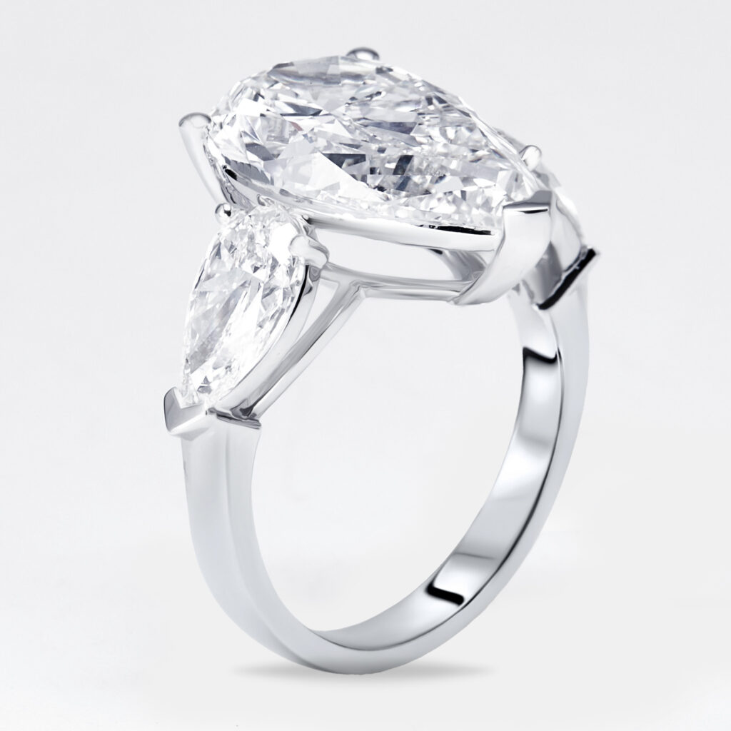 9 cts Pear Lab Grown Diamond 18k White Gold Ring Size 53 9 cts Pear Lab Grown Diamond 18k White Gold Ring Size 53