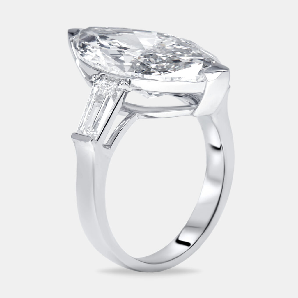 9 cts Marquise Trapezoid Lab Grown Diamond 18k White Gold Ring Size 54 9 cts Marquise Trapezoid Lab Grown Diamond 18k White Gold Ring Size 54