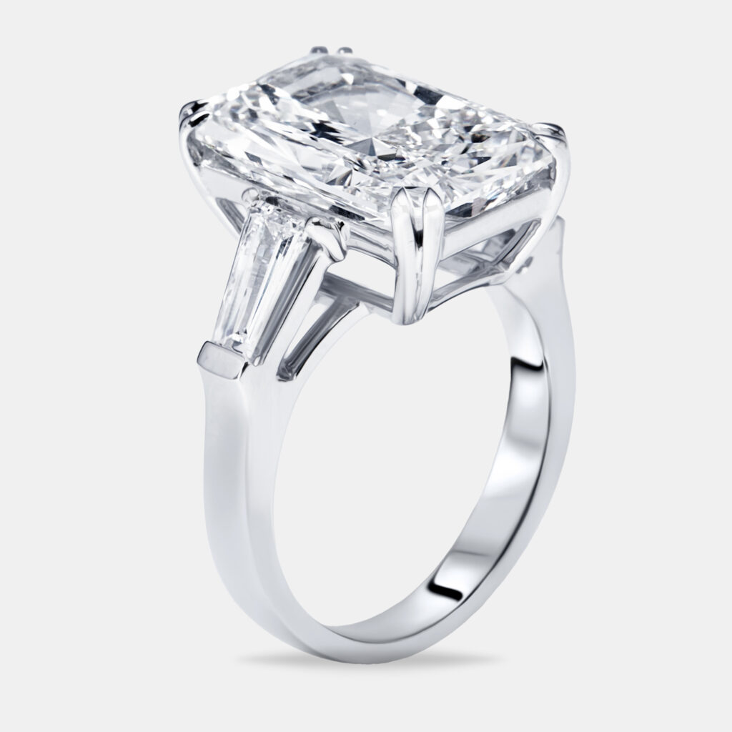 7.8 cts Radiant Trapezoid Lab Grown Diamond 18k White Gold Ring Size 54 7.8 cts Radiant Trapezoid Lab Grown Diamond 18k White Gold Ring Size 54
