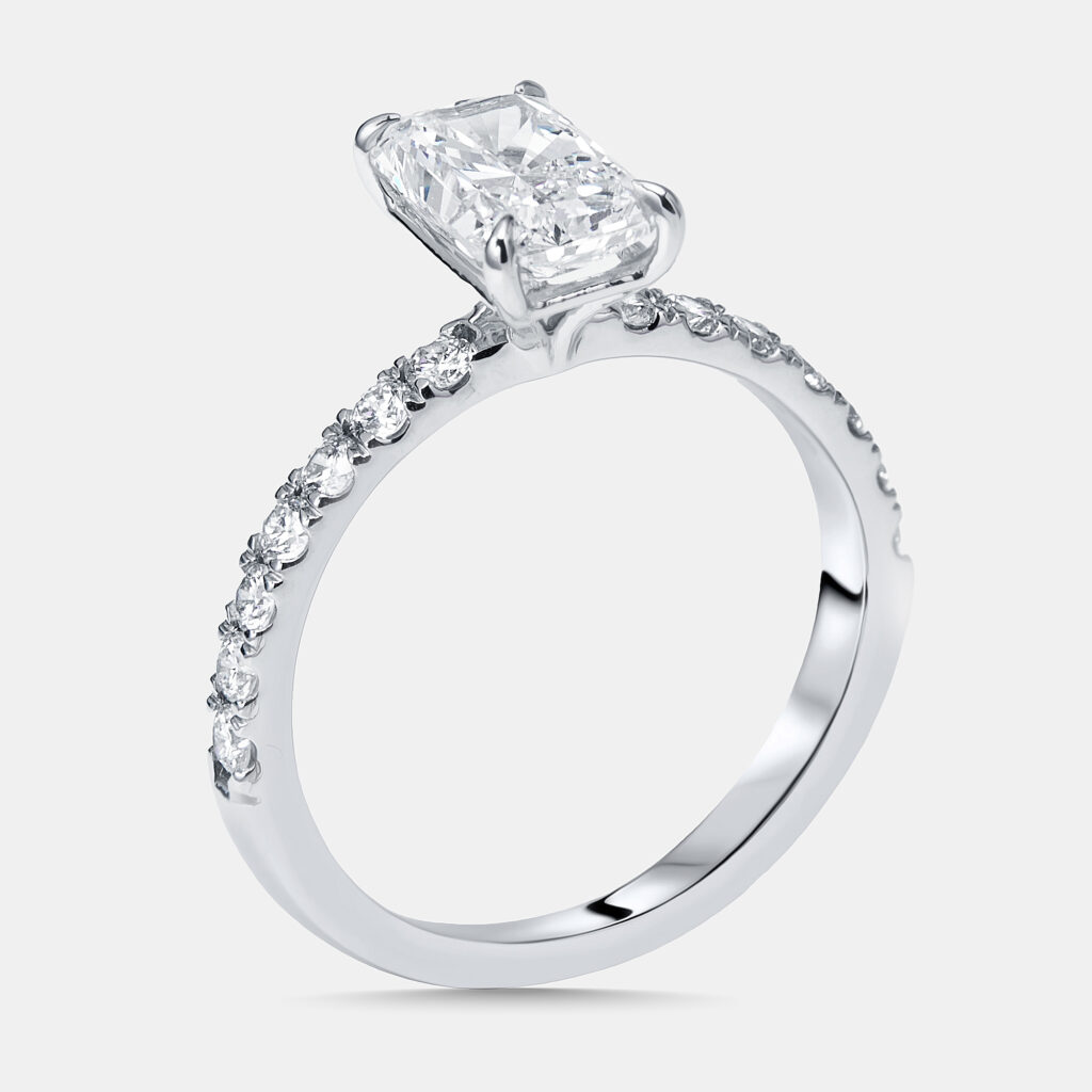 1.8 cts Radiant, Round Lab Grown Diamonds 18k White Gold Ring Size 50 1.8 cts Radiant, Round Lab Grown Diamonds 18k White Gold Ring Size 50