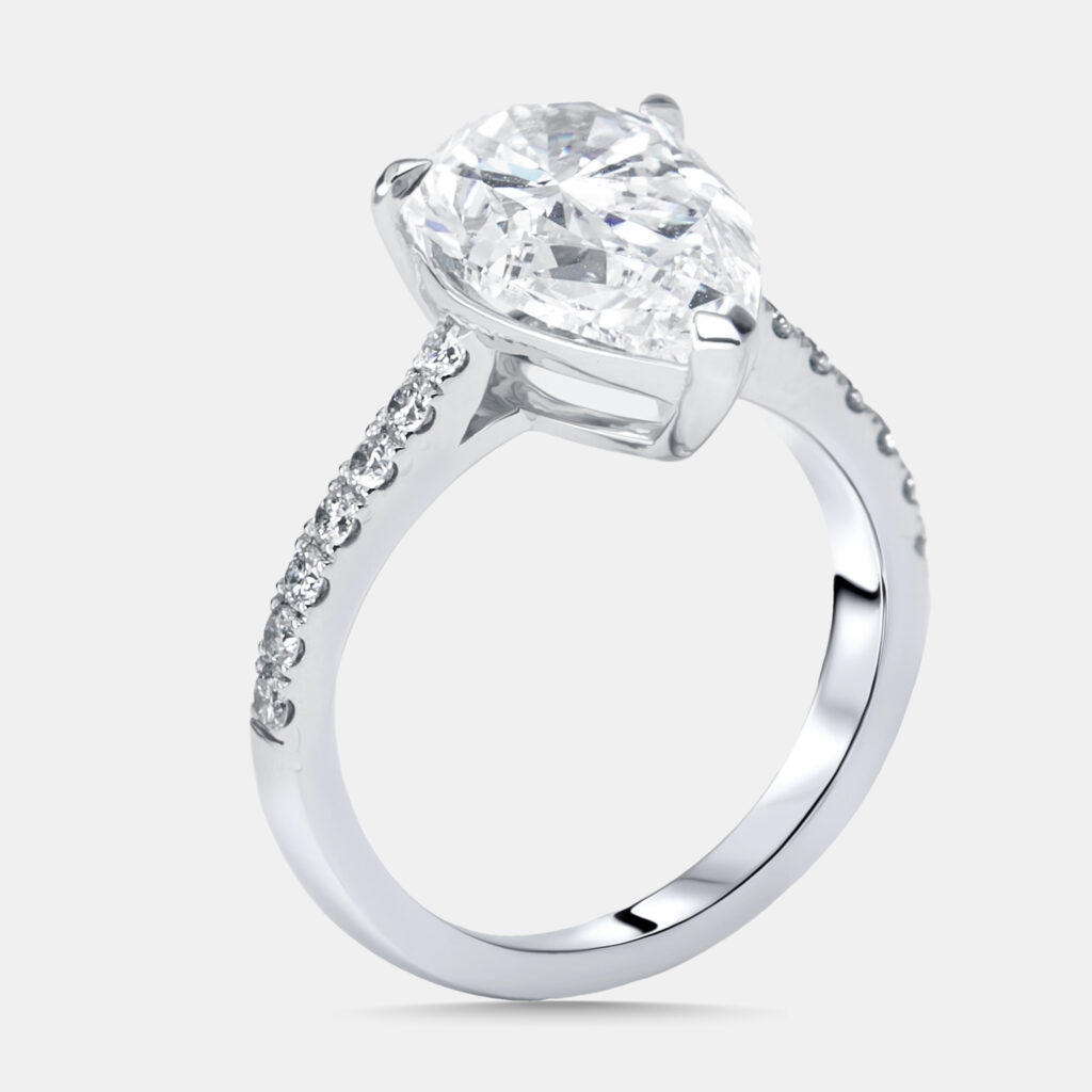 4 cts Pear, Round Lab Grown Diamonds 18k White Gold Ring Size 50 4 cts Pear, Round Lab Grown Diamonds 18k White Gold Ring Size 50