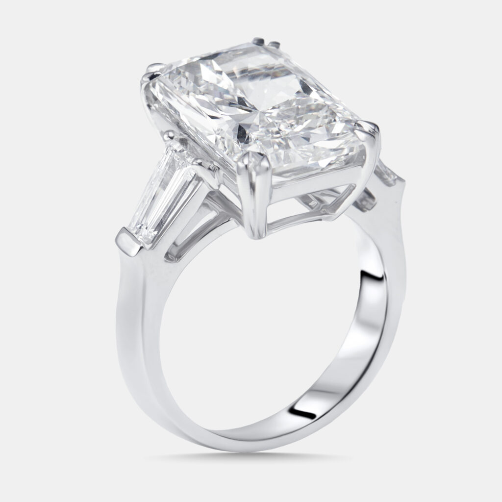 7.8 cts Radiant, Trapezoid Lab Grown Diamonds 18k White Gold Ring Size 52 7.8 cts Radiant, Trapezoid Lab Grown Diamonds 18k White Gold Ring Size 52
