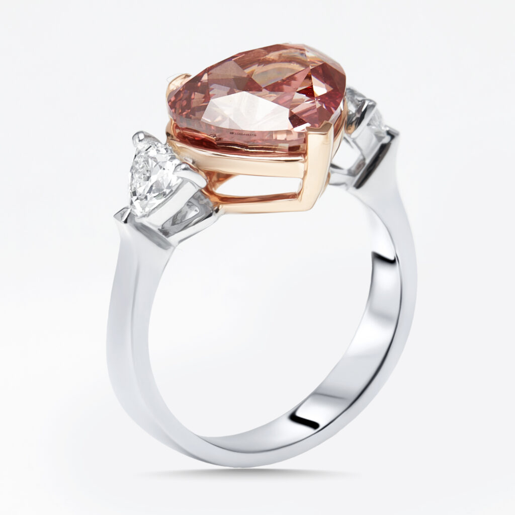 4.7 cts Fancy Red Pear, Trillion Lab Grown Diamonds 18k Two Tone Gold Ring Size 52 4.7 cts Fancy Red Pear, Trillion Lab Grown Diamonds 18k Two Tone Gold Ring Size 52