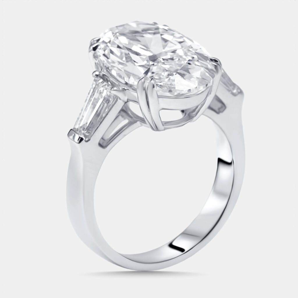 8 cts Oval, Trapazoid Lab Grown Diamonds 18k White Gold Ring Size 52 8 cts Oval, Trapazoid Lab Grown Diamonds 18k White Gold Ring Size 52